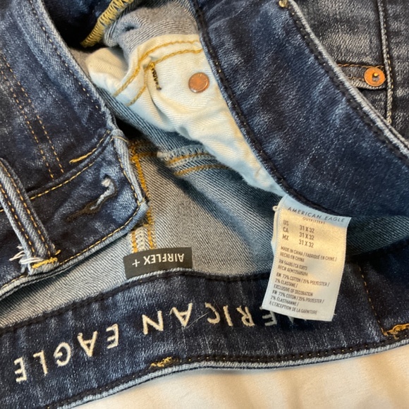 AE Like NEW Airflex jean - Picture 3 of 3